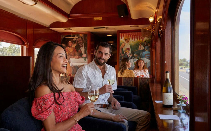 dates-drinknig-wine