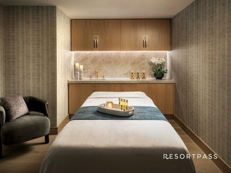 fairmont-breakers-long-beach-signature-massage-pool-access-marble-vanity-massage-room-logo.jpg