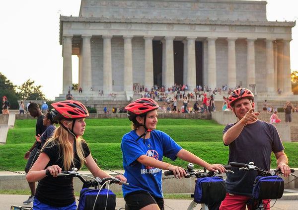 lincoln memorial at night.jpeg
