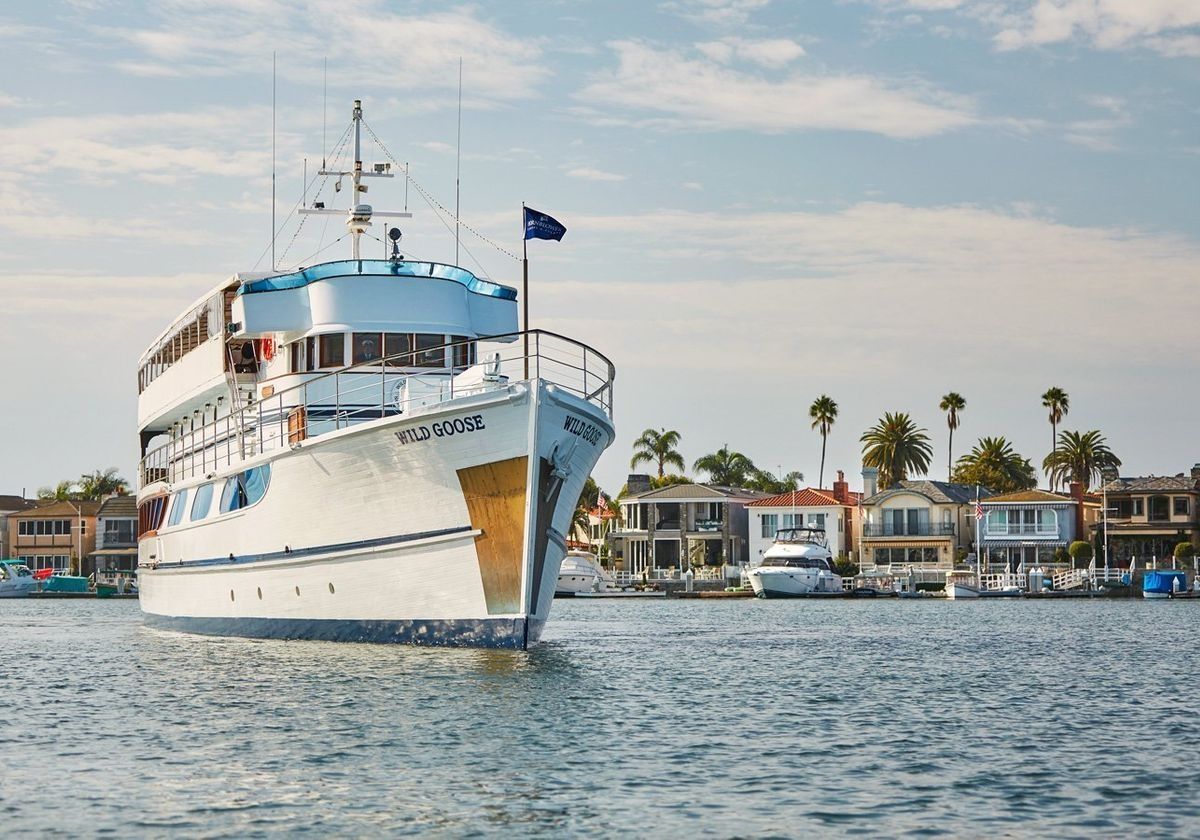 front-of-boat-for-sips-cruise