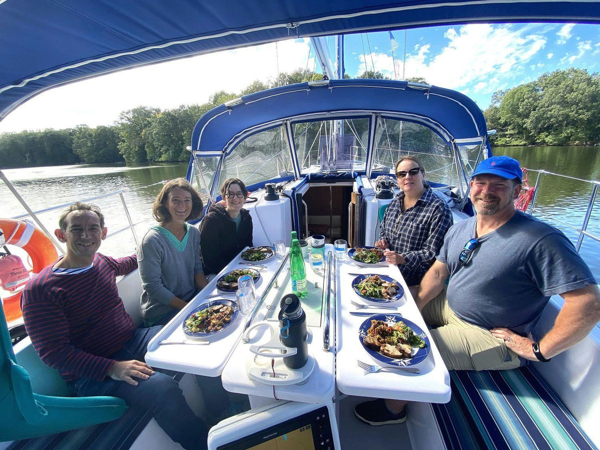 fun-meal-on-boat