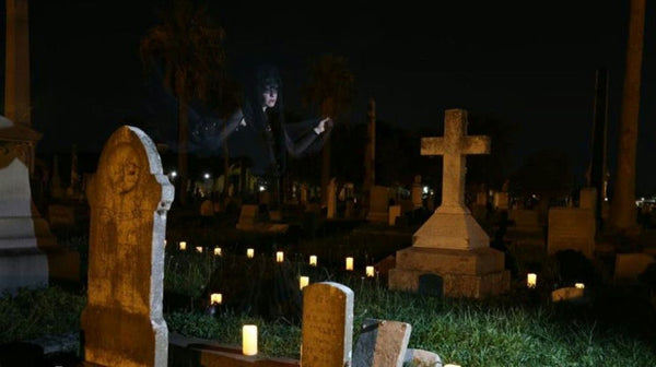 Tour in cemetary