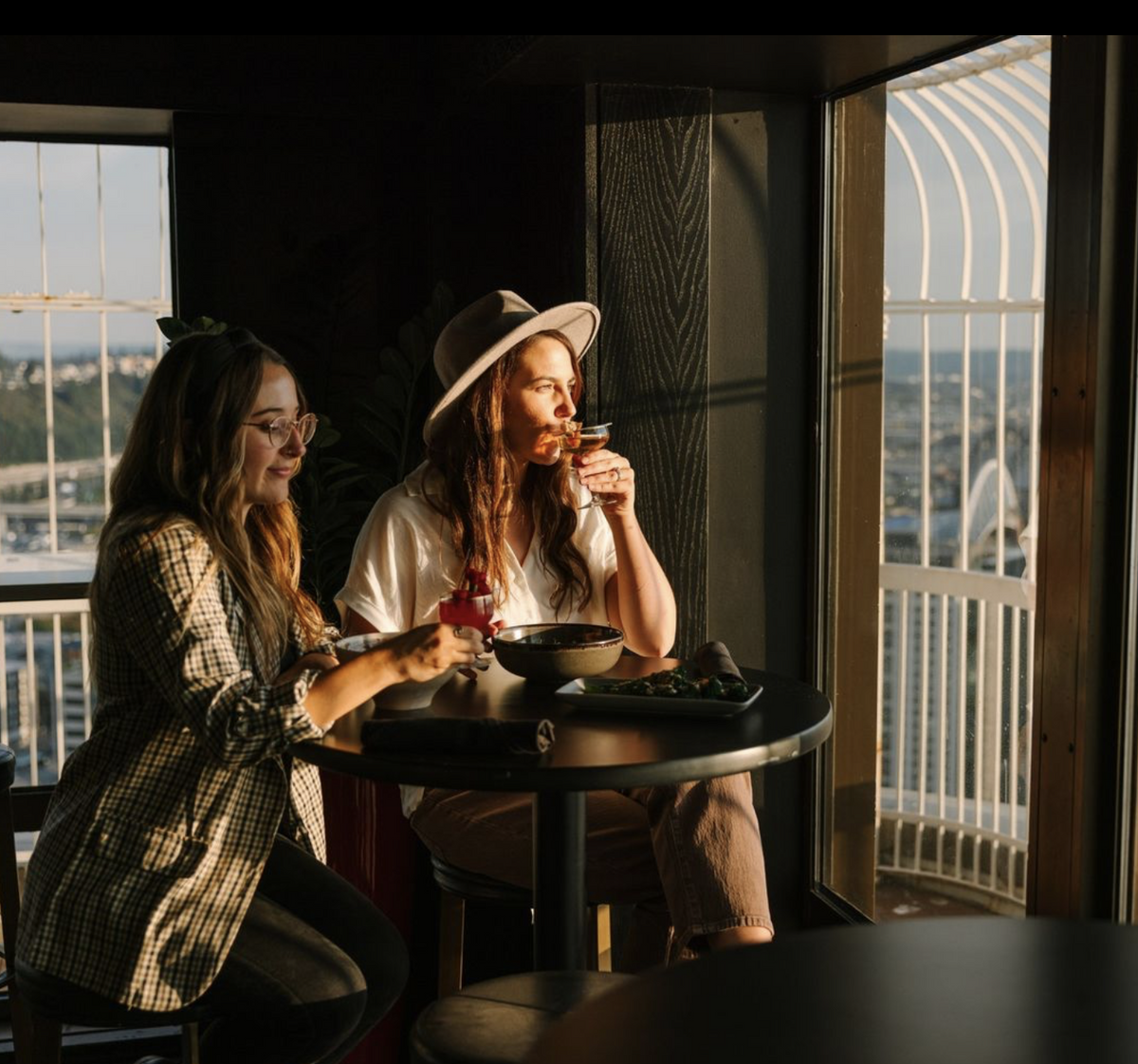 girls-enjoying-observatory-views