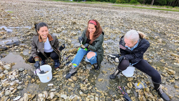 Girls-Laughing-Shucking