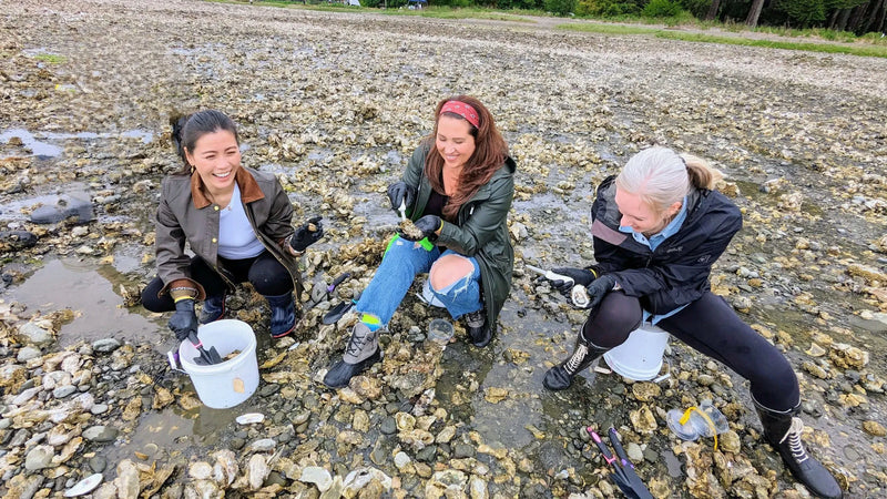 Girls-Laughing-Shucking