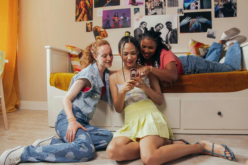 girls looking at cell phone
