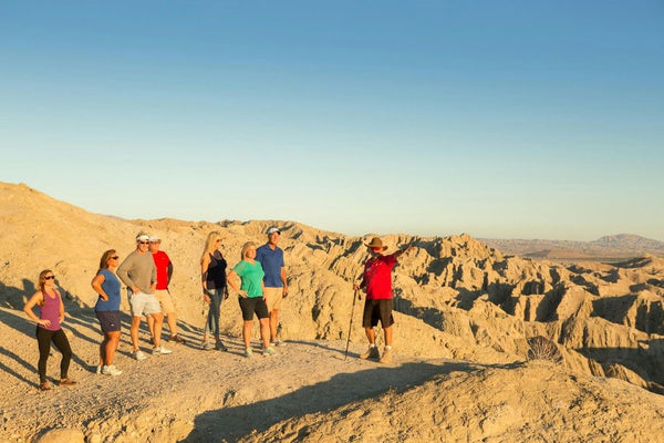 group-hiking-in-canyons