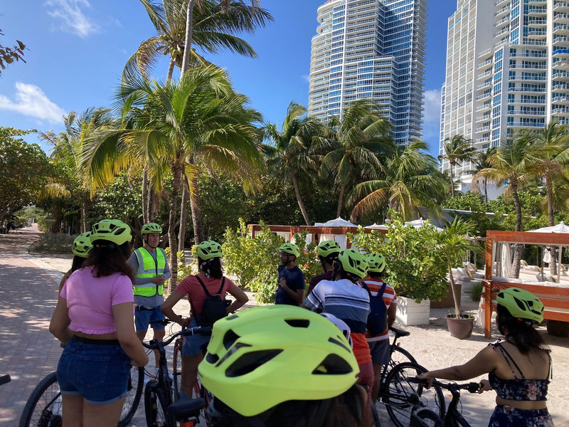 group-on-bike-tour-in-helmets