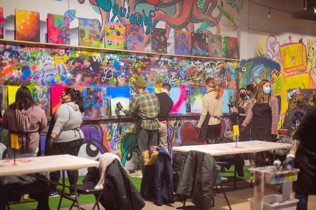 group-spray-painting