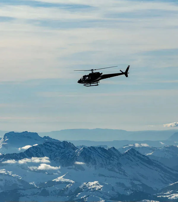 helicopter-with-mountains