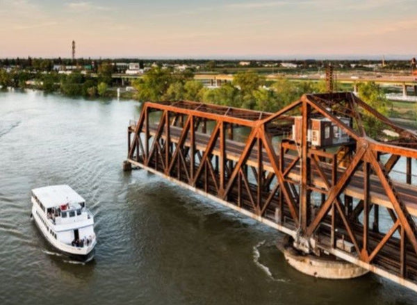 historic river cruise in sacramento