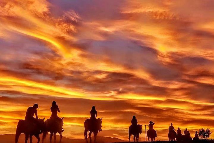 horseback-riding-at-sunset