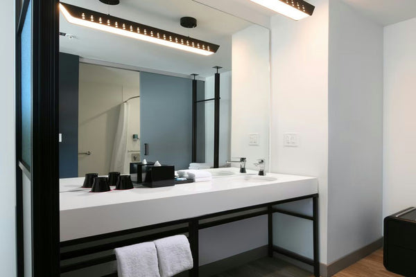 hotel-bathroom