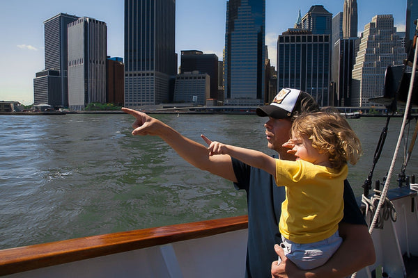 kid-parent-pointing