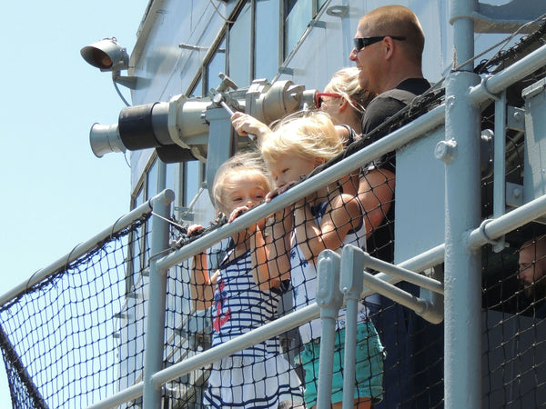 kids-on-ship