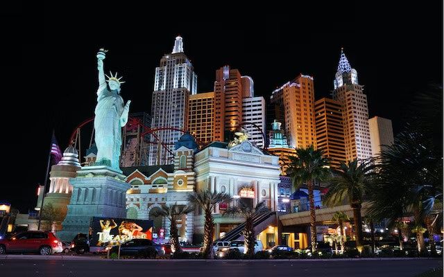 Past & Present Glory of the Las Vegas Strip Exploration Game