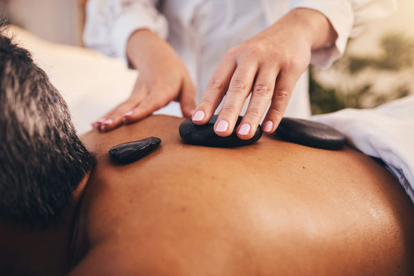 laying-hot-stones-on-back