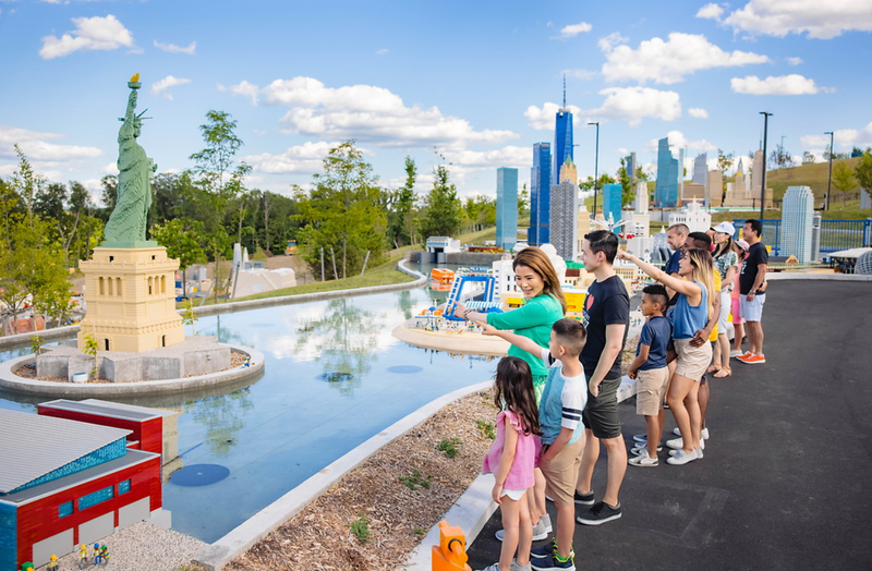 legoland-statue