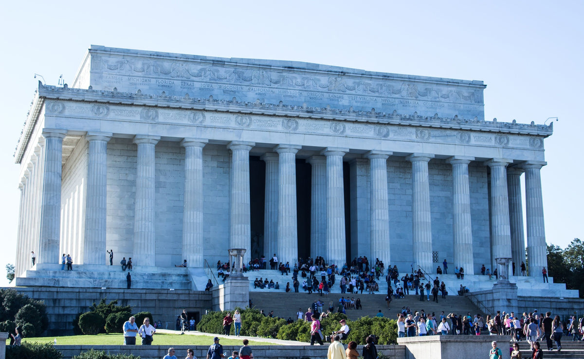 lincoln-memorial-with-people-jpg