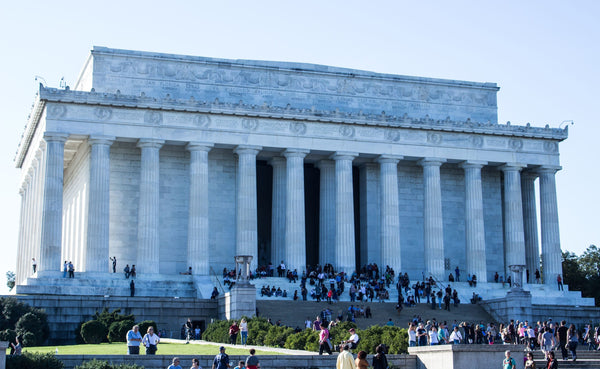 lincoln-memorial-with-people-jpg