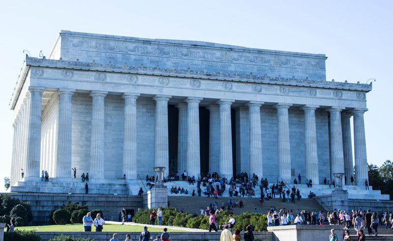 lincoln-memorial-with-people-jpg