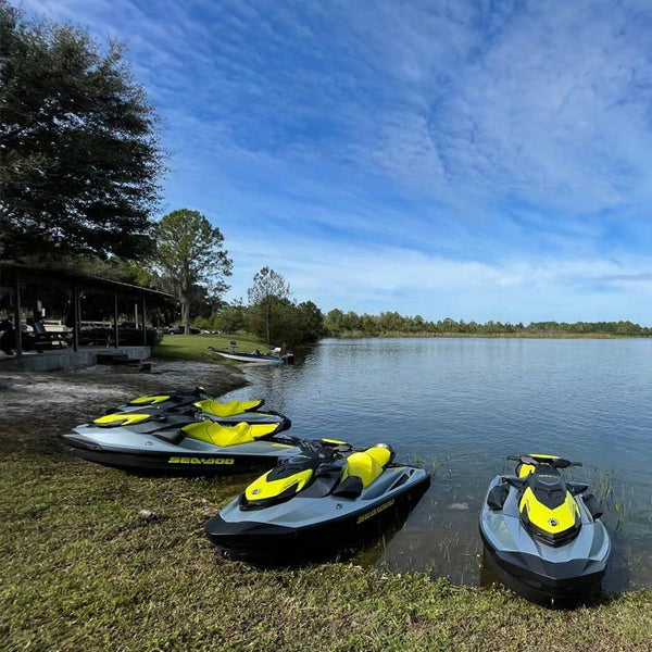 lineup-of-jet-skis