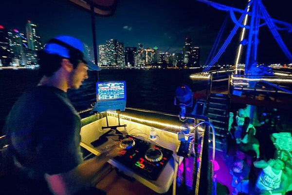 live dj on boat