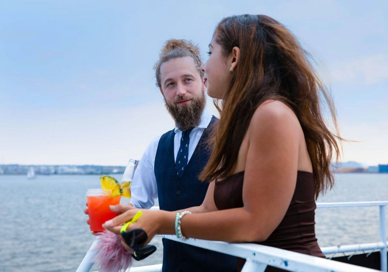 lunch-cruise-couple