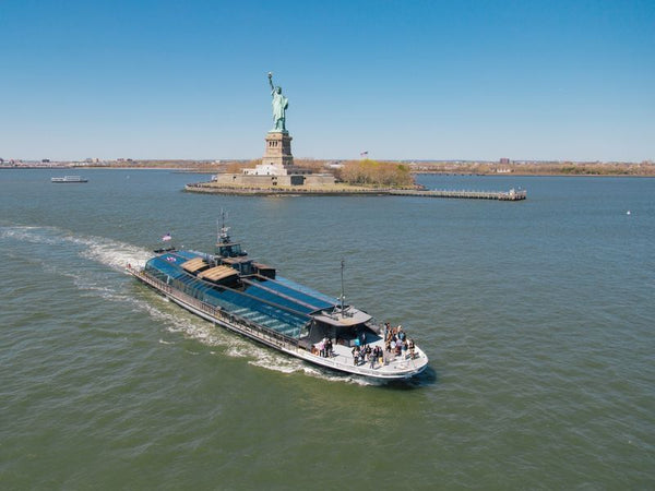 lunch-cruise-passing-by-statue-of-liberty