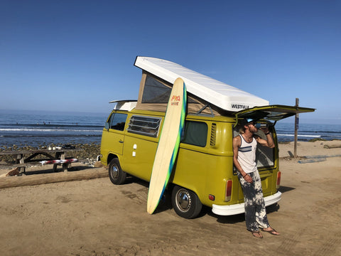 Volkswagen Surfer Van絶版希少品全長約31cm Malibu Beach Surf Tour in a Vintage VW Van | Giftory
