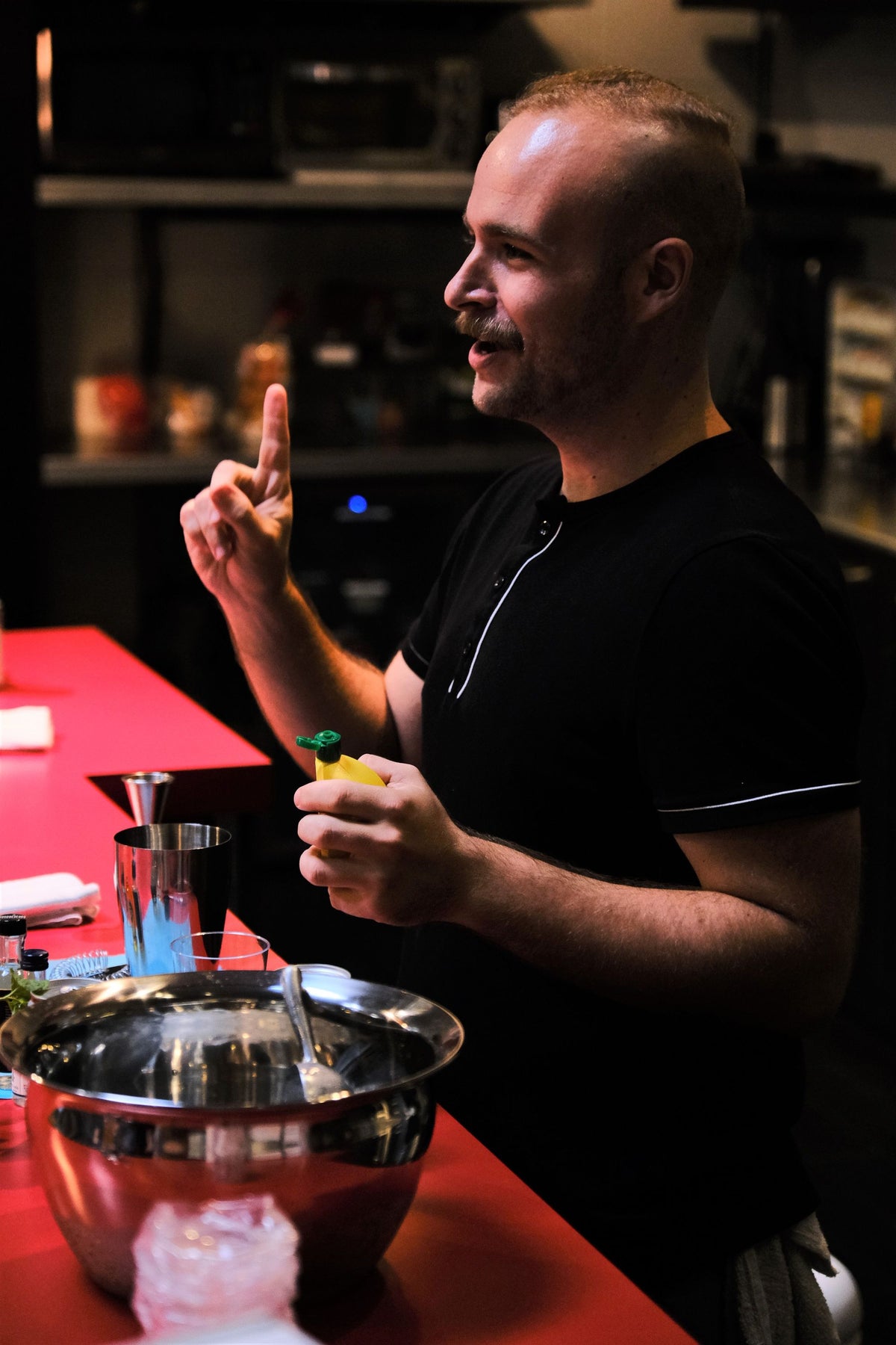 man-teaching-mixology-jpg