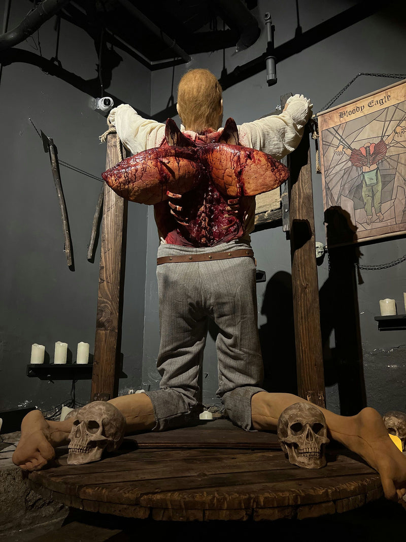 medieval-torture-museum-chicago-bloody-eagle-exhibit.jpg