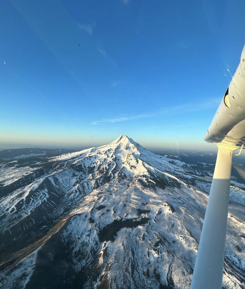 mount-hood-from-plane