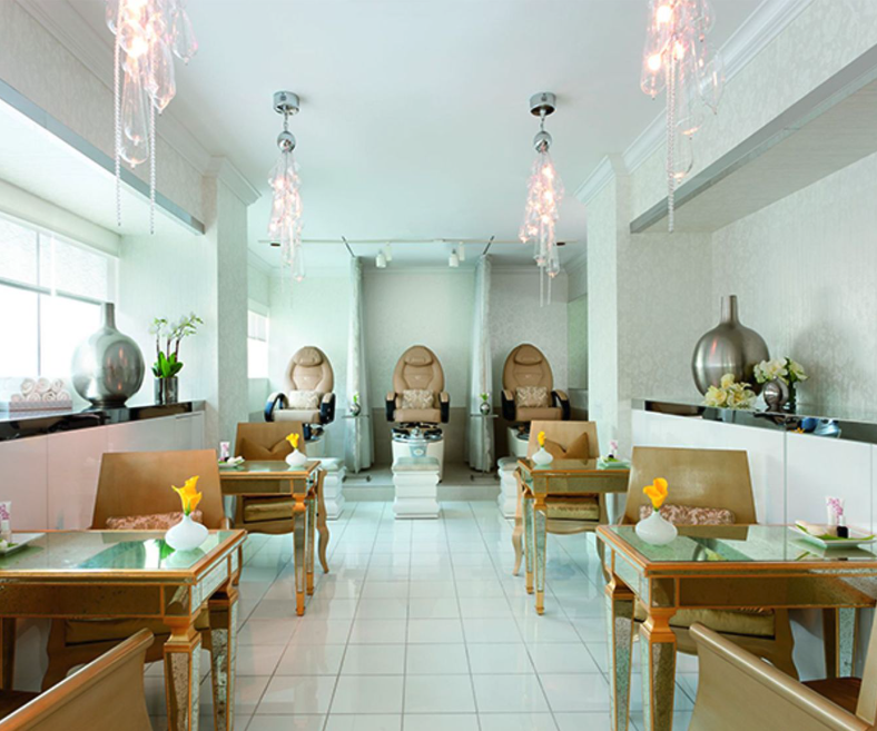 nail-salon-with-massage-chairs
