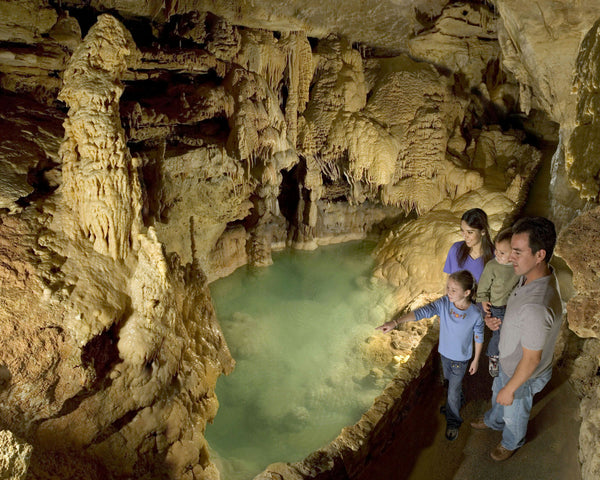 natural-bridge-caverns-emerald-lake-_2_-_1_-jpg