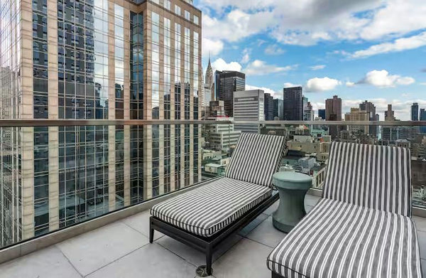 nycdr-outdoor-balcony-suite-king-bed-jpeg