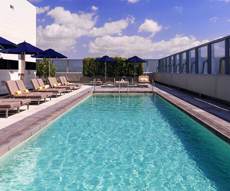 outdoor-pool-with-lounge-chairs