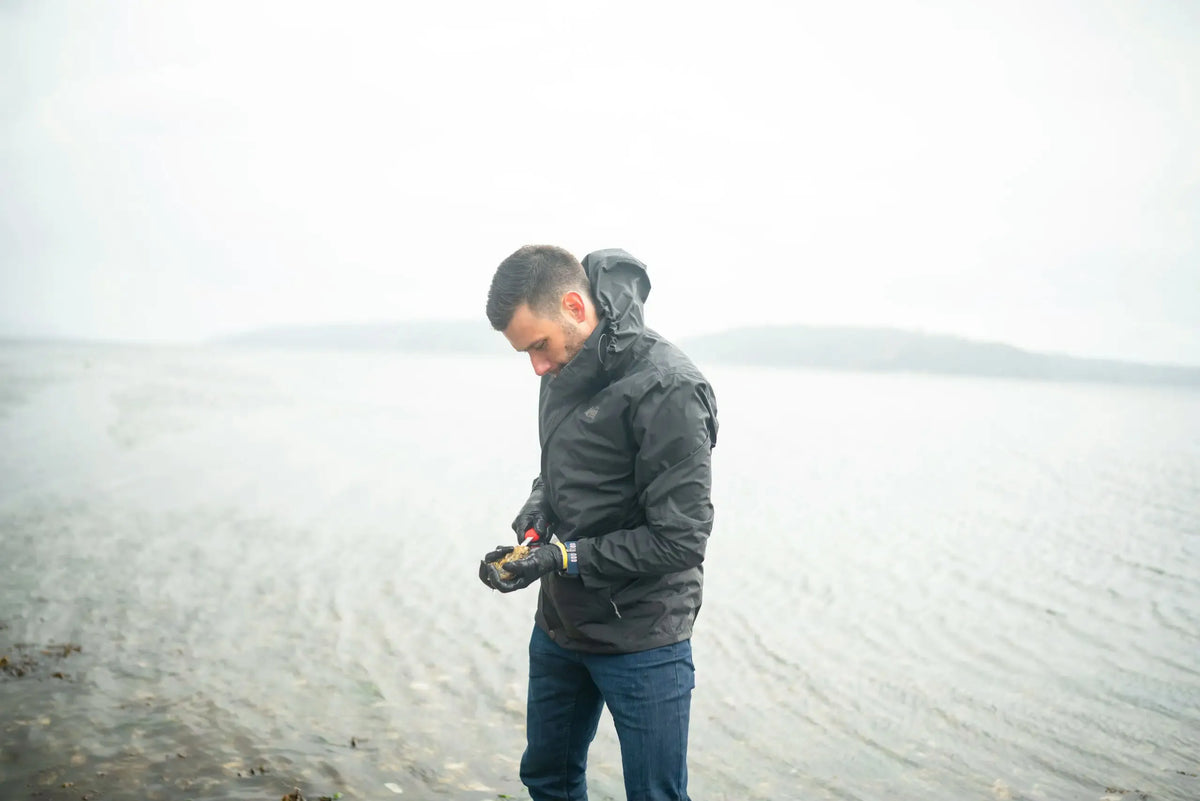oyster-shucking-in-the-water