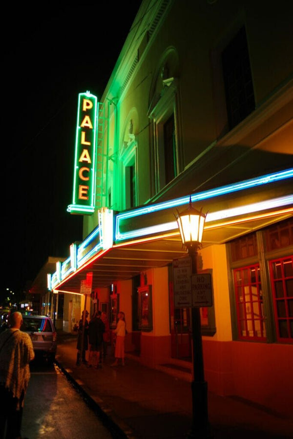 palace-sign at night