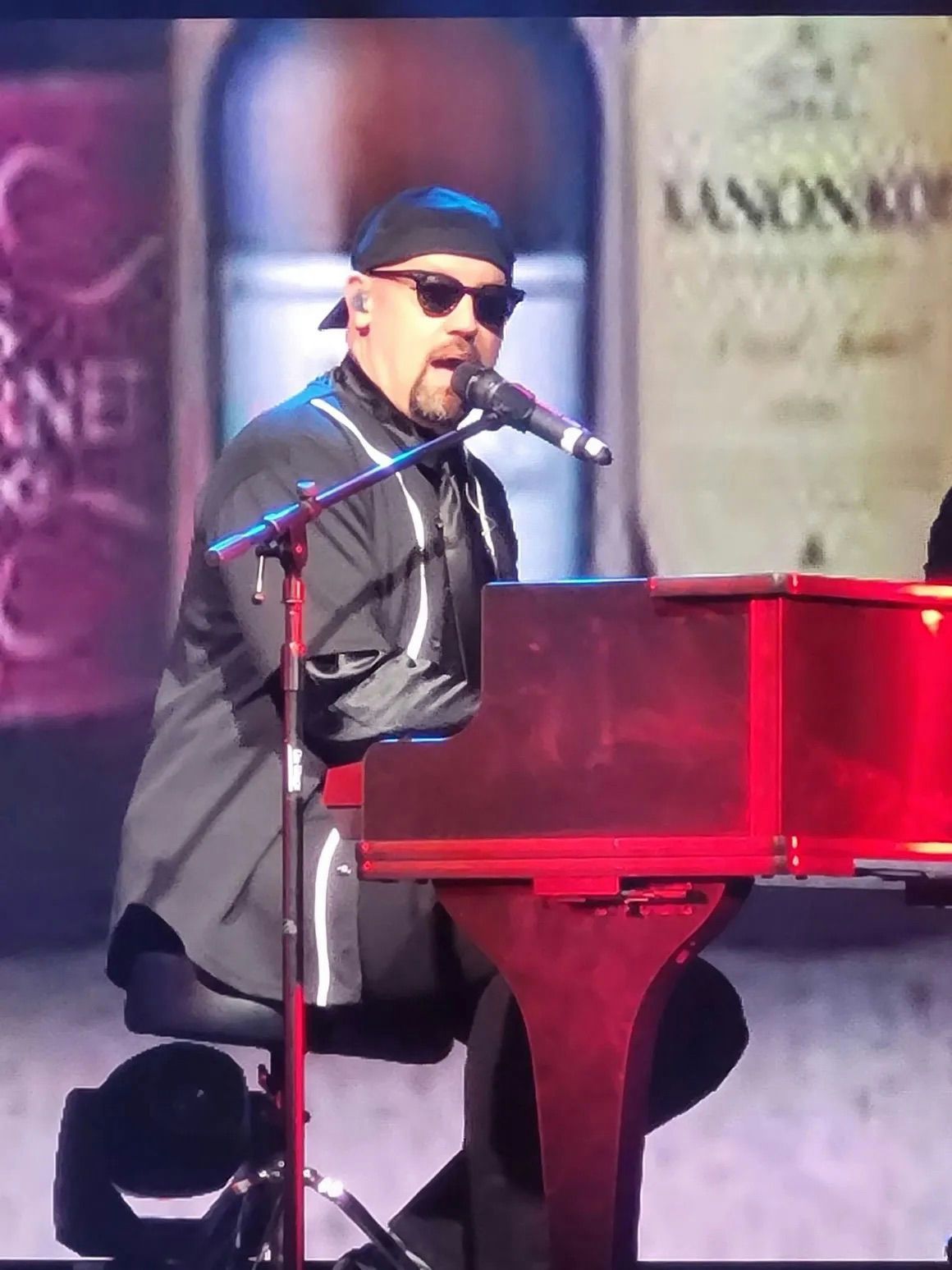 piano-man-with-piano