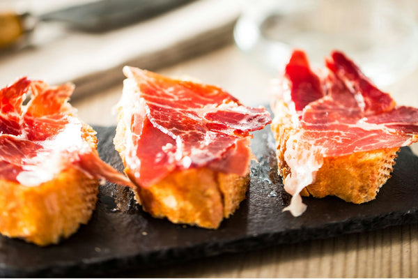 Plated bread with meat.jpg