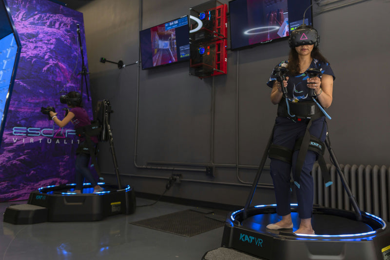 playing-virtual-reality