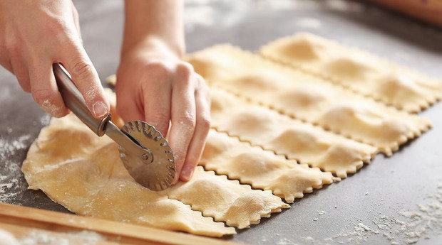 ravioli-pasta-class-atlanta-cutting-dough.jpg