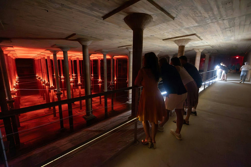red lights in Cistern