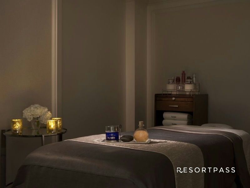 ritz-carlton-new-york-central-park-infrared-sauna-blanket-candlelit-treatment-room-logo.jpg