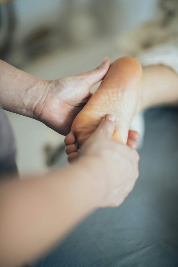 rubbing-bottom-of-foot