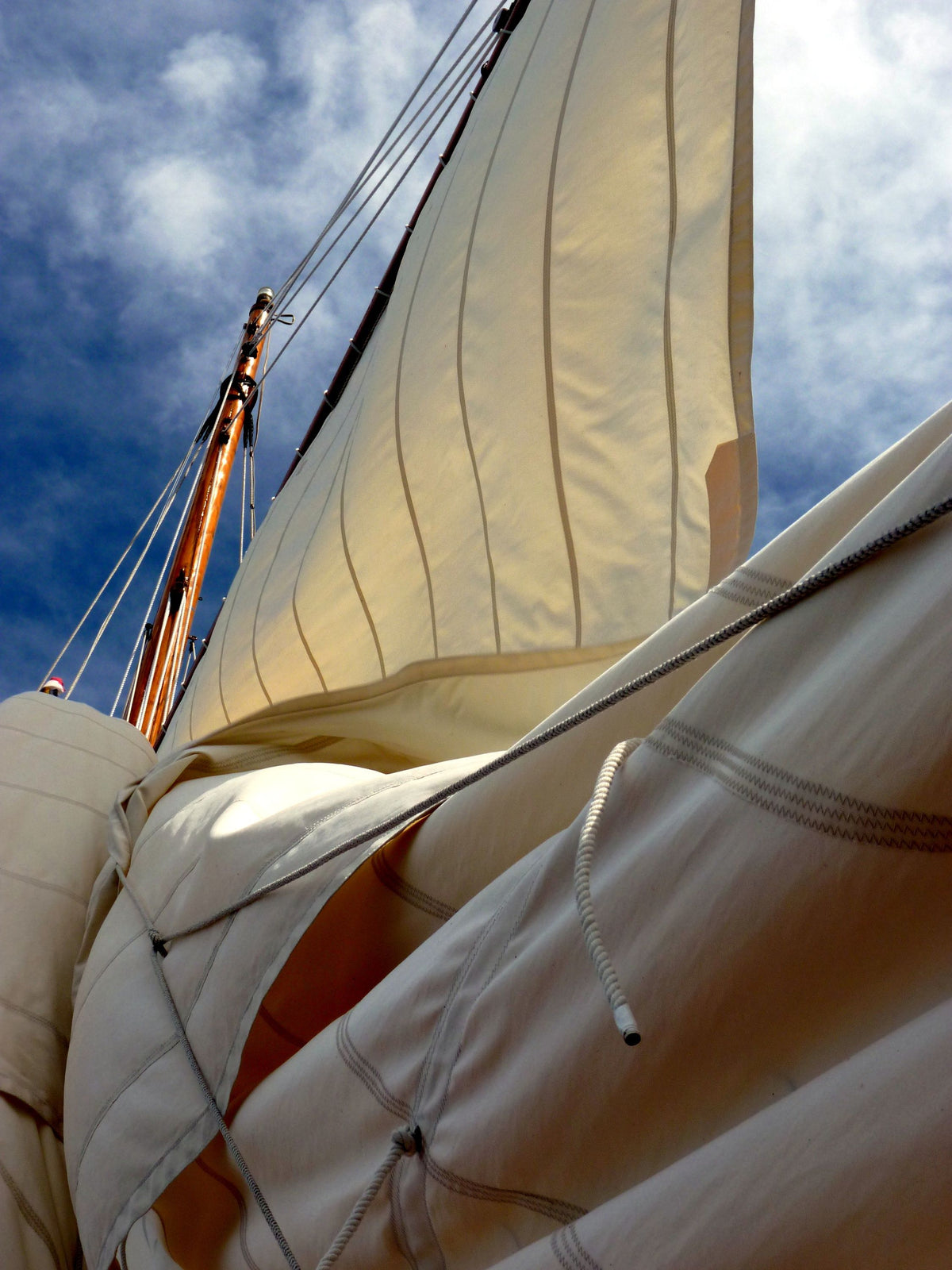 sail-selina-ii-charter-boat-chesapeake-bay-romance-sunset-sail-champagne-family-vacation-intimate-wedding-elopement-sailing-lessons-annapolis-easton-md-st-michaels-md-full-sails-up-jpg