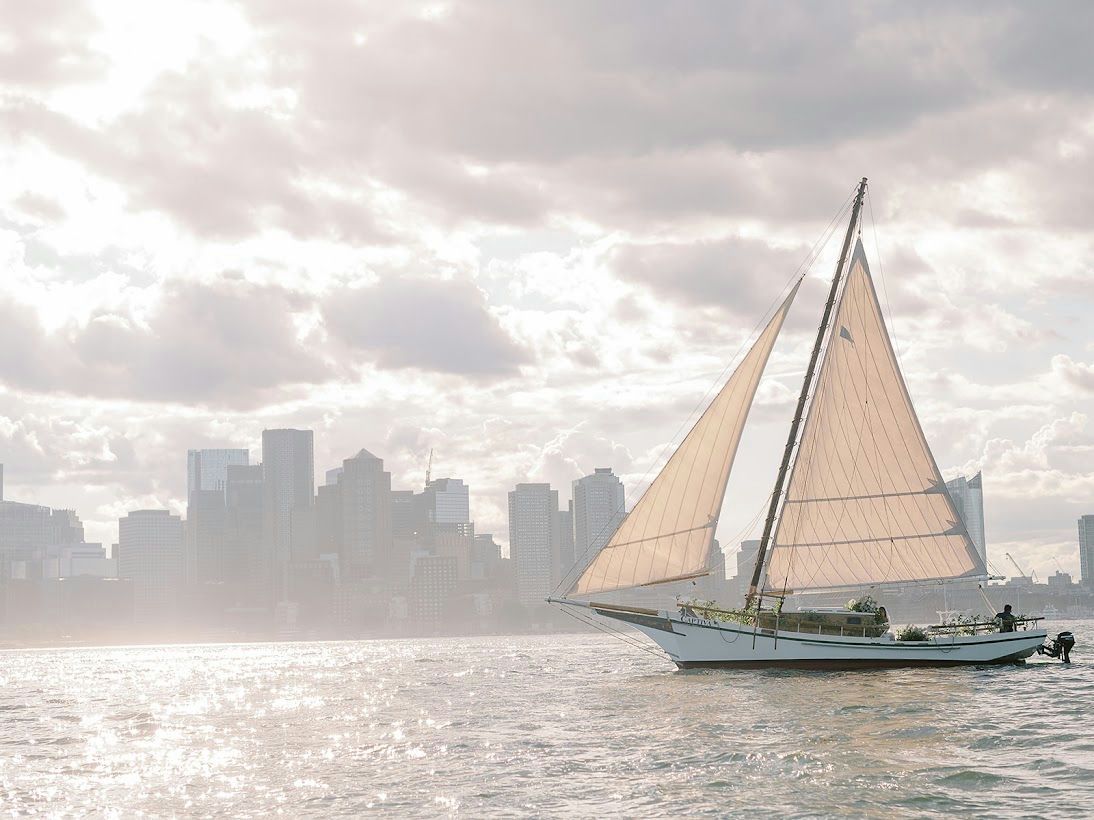 sailboat-sailing-on-water