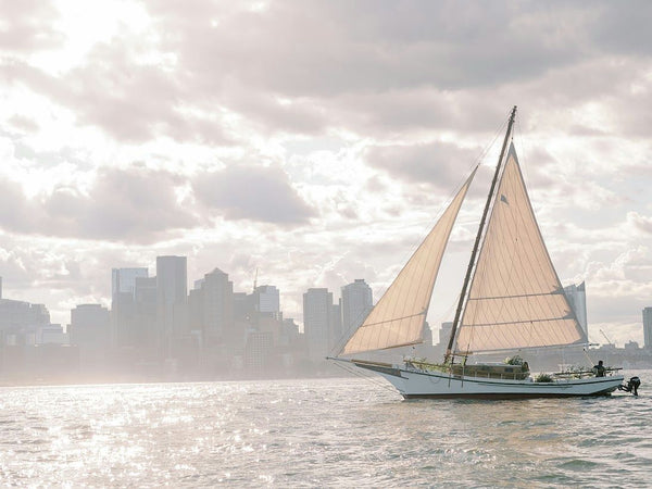 sailboat-sailing-on-water