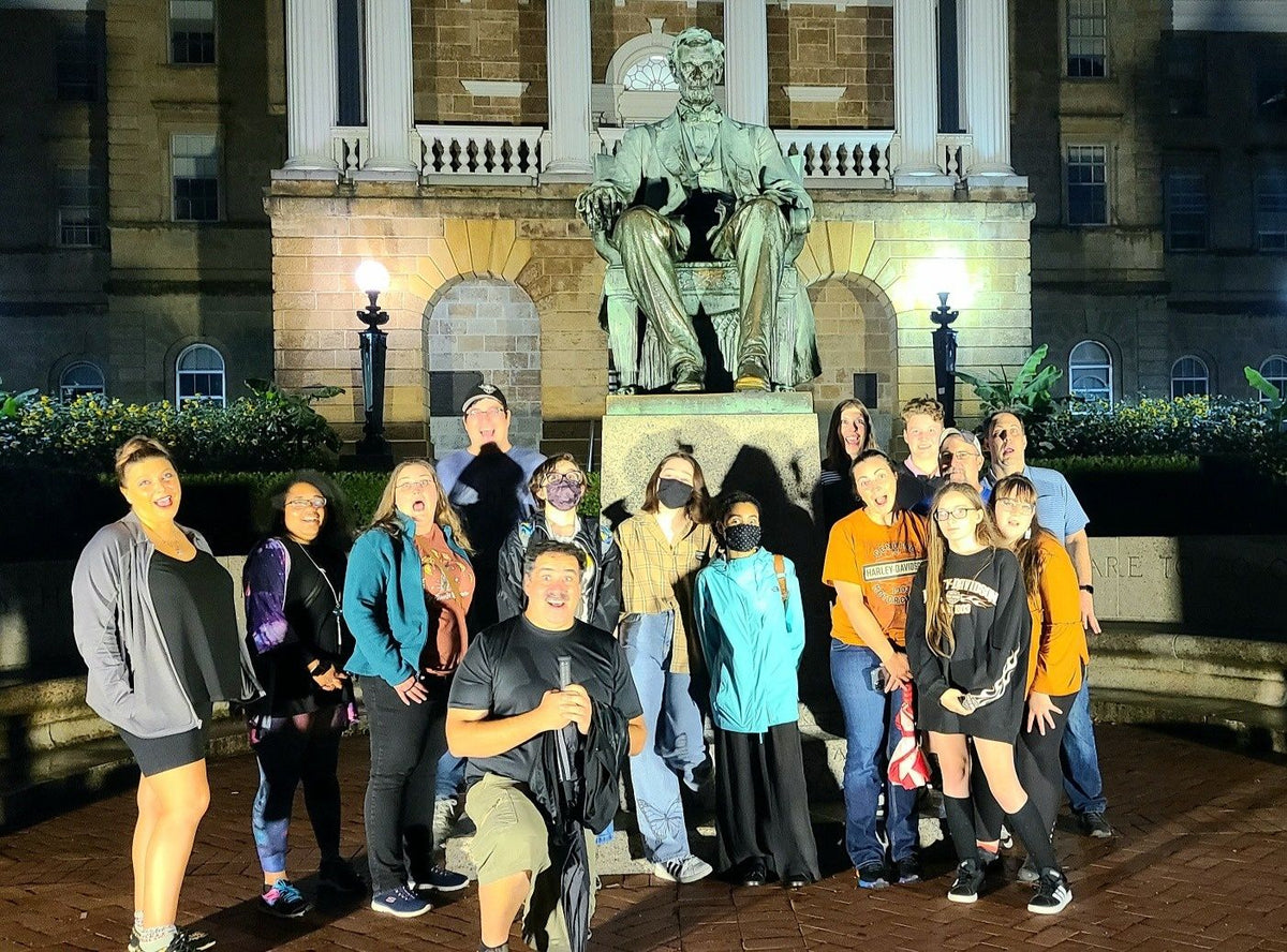 scared-with-lincoln-statue
